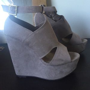 Nude Wedges