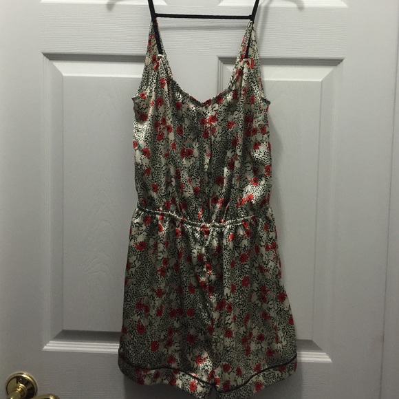 Metallic gold & floral Topshop silk nightie 😍