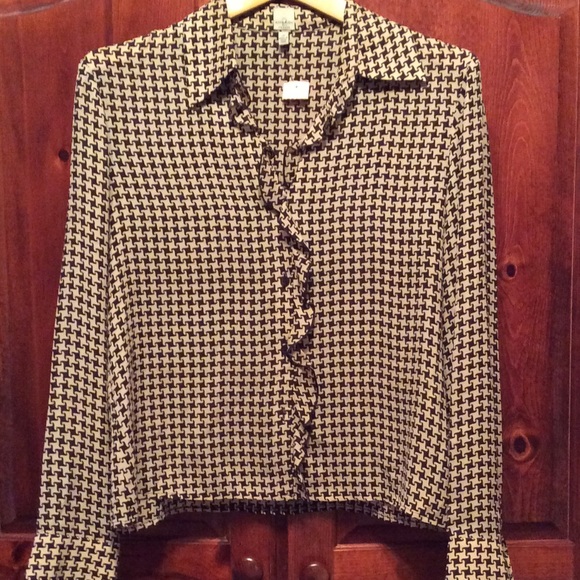 FLATTERING ANNE KLEIN HOUNDSTOOTH TOP NWOT!!!