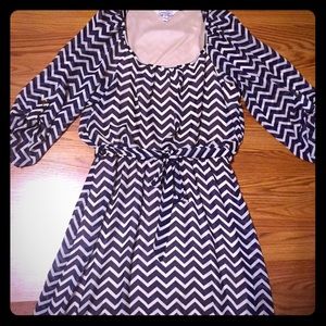 Juniors large navy/cream chevron dress