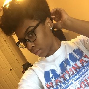 Meet your Posher, Makaila