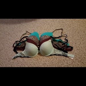 VS Pink lot 4 bras