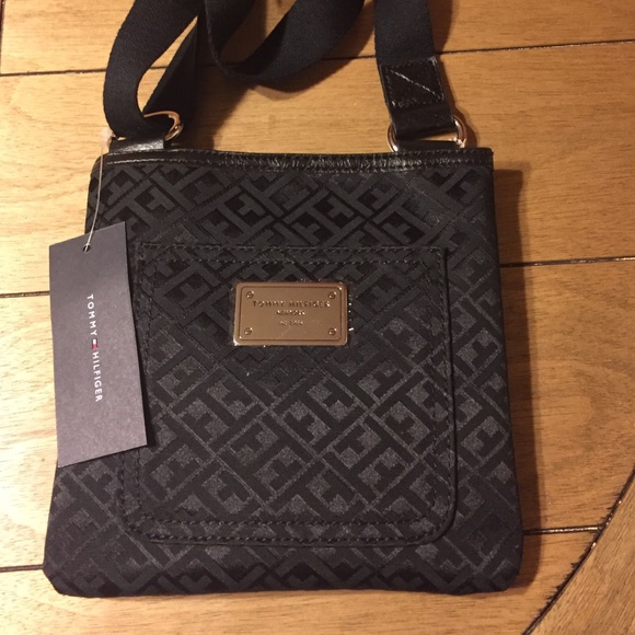 Tommy Hilfiger Handbags - 🔹SALE🔹 Tommy Hilfiger Cross Body Bag