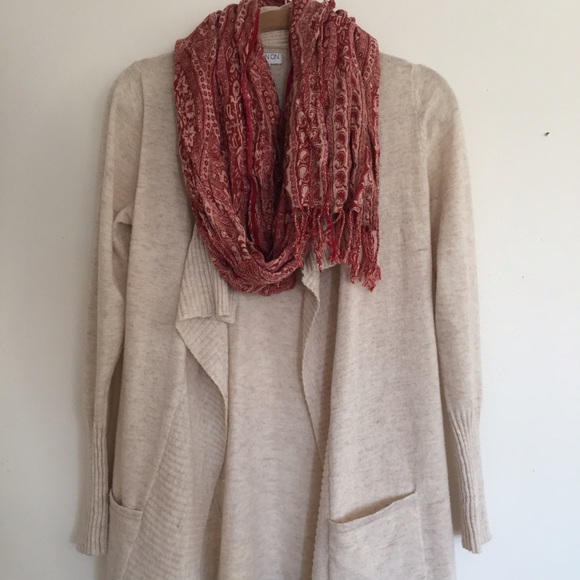 Beige cozy sweater/ cardigan