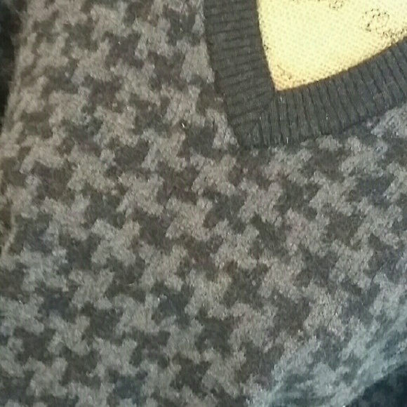 Gray & Black 100% Virgin Wool Sweater Saks (S-M)