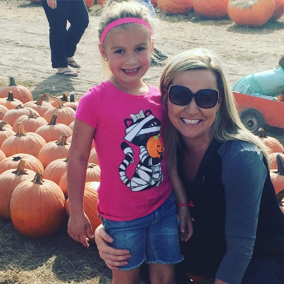 Meet your Posher, Nicole - Picture 1 of 1