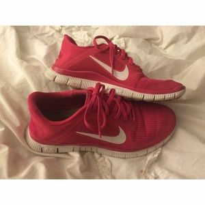 AMAZING DEAL!! 💕 Women's Nike Free Runs - Pink