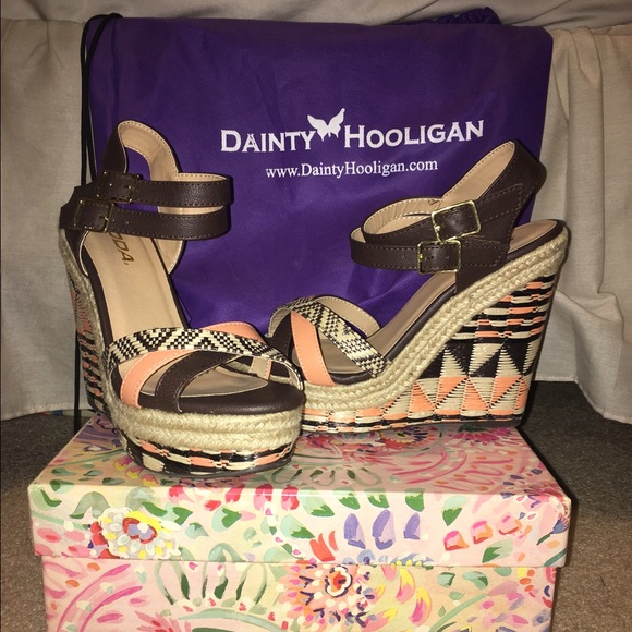 Wedge sandals by Soda