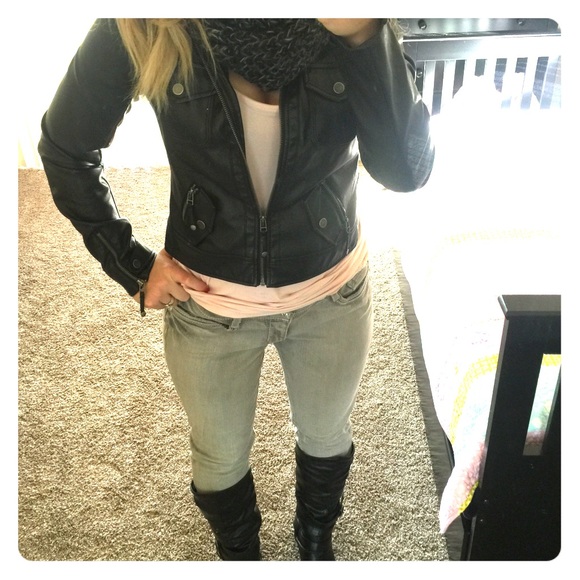 Seven7 Denim - Seven7 jeans gray denim with bling pocket design.