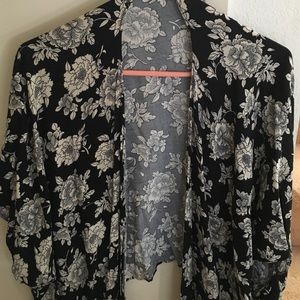Brandy Melville floral kimono