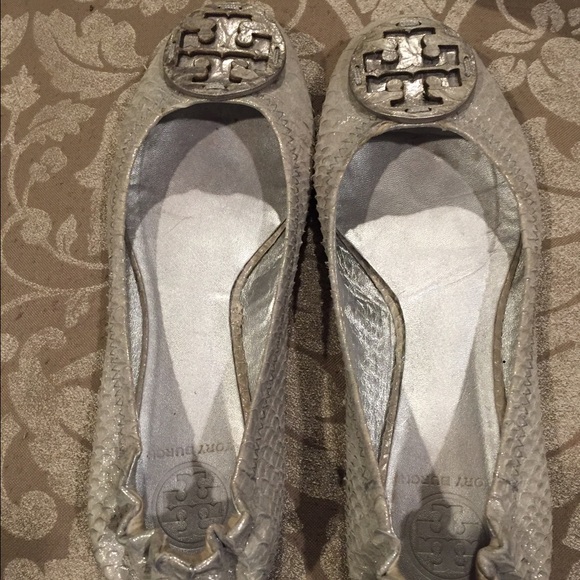 Snake skin metallic Tory Burch flats