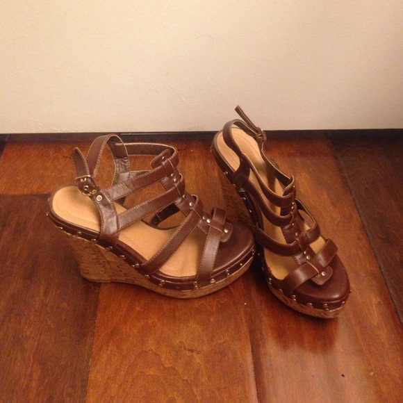 Brown wedges size 6