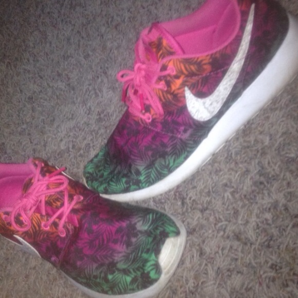 Nike roshe runs