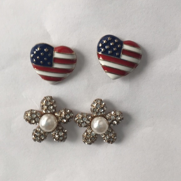 2 pairs of studs. American flag and stars .