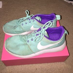 Size 7 turquoise and purple Nike Roshes