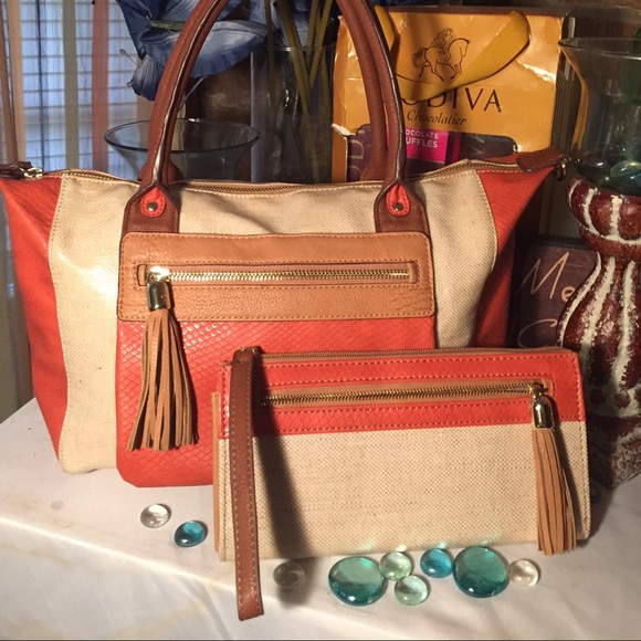 🎉🎈SALE🎉🎈Relic wallet - Picture 2 of 4