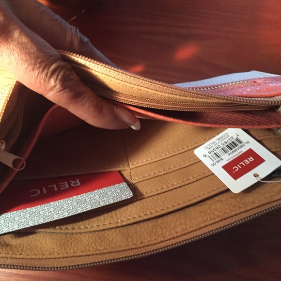 🎉🎈SALE🎉🎈Relic wallet - Picture 4 of 4