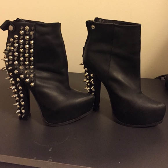 Steve Madden Sacrifice Spiked Booties - Picture 1 of 4