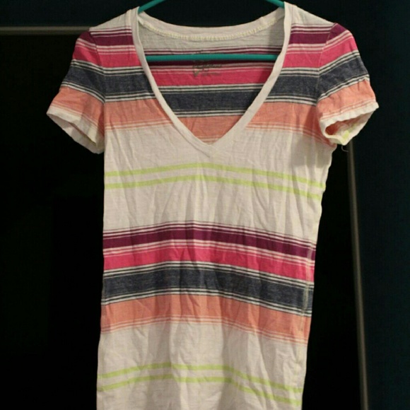 American Eagle v-neck