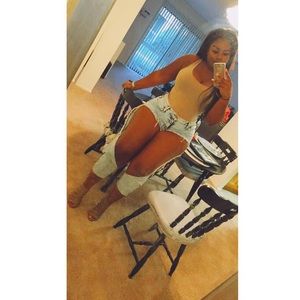 Thigh out acid wash light jeans !