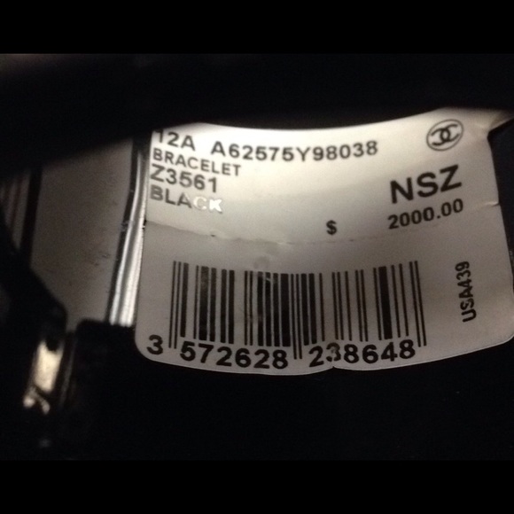 🎉SOLD🎉Chanel floating pearl embellished bangle - Picture 2 of 3