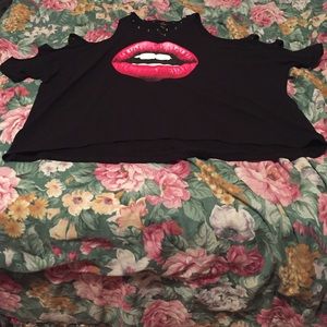 AWESOME FOREVER21 Lip print shirt