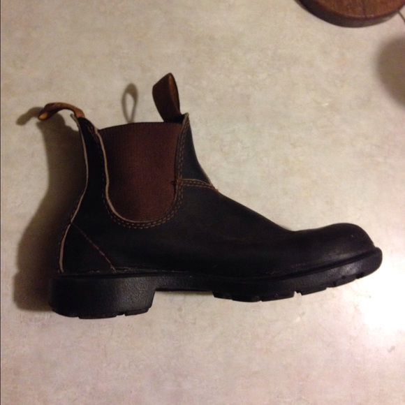 BLUNDSTONE BOOTS