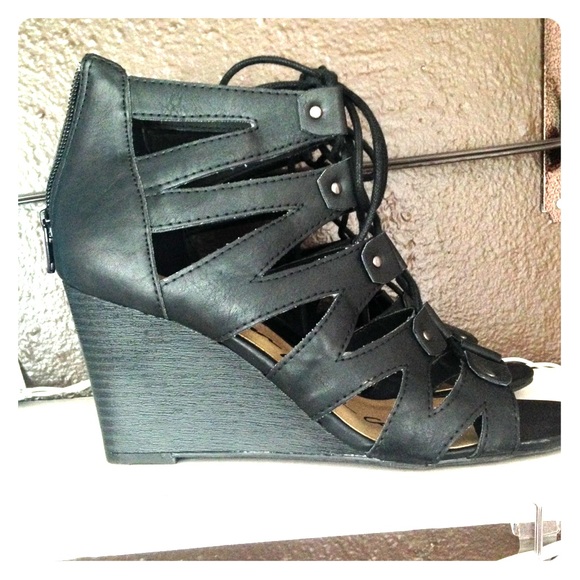 NEW without tags. American Rag cage heels