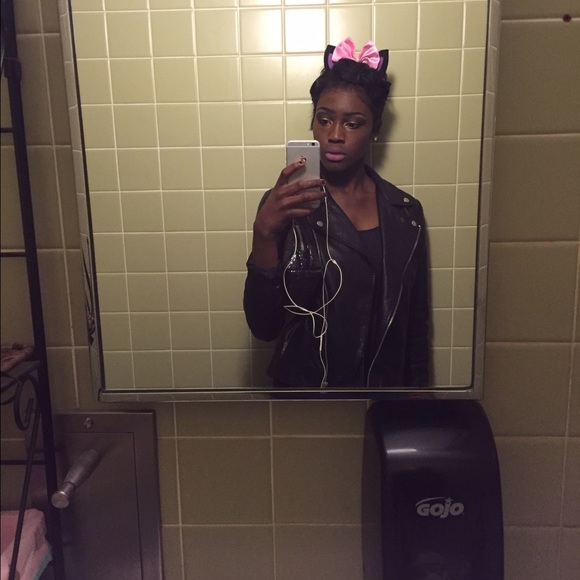 Meet your Posher, Leigha - Picture 1 of 1