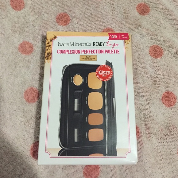 Complexion perfection palette in r230