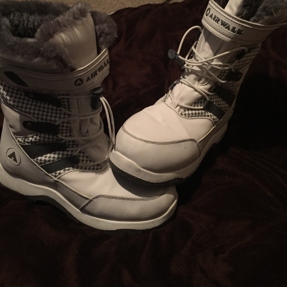 airwalk snow boots!