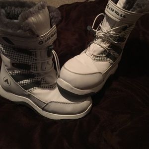 airwalk snow boots!