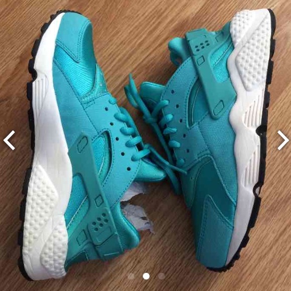 ⛔️SOLD⛔️Women's huaraches size 7 - Picture 2 of 3