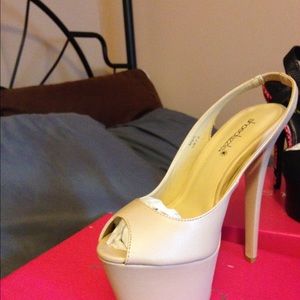 High heel shoes brand new never worn