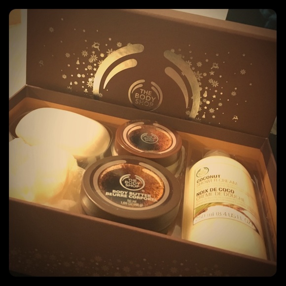 ❌SOLD❌ Body Shop Coconut Bath Set ❌SOLD❌