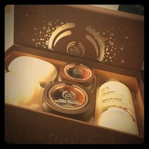 ❌SOLD❌ Body Shop Coconut Bath Set ❌SOLD❌