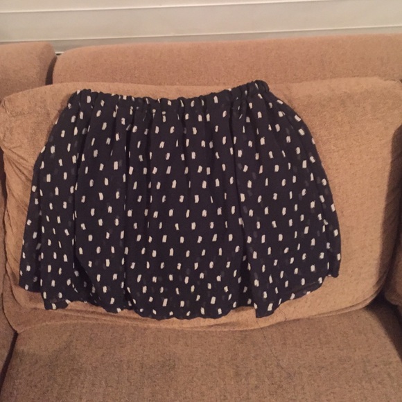 Light material skirt with black under slip