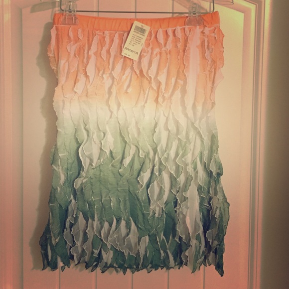 Arden B. Ruffled tube top never worn