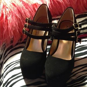 High heels size 5, I use them twice :)