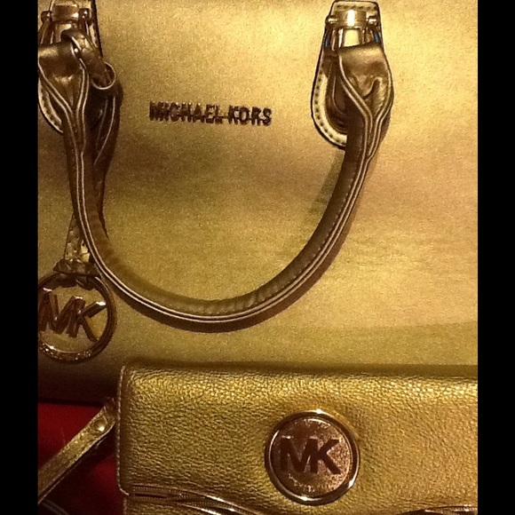 Popular gold bag and wallet really big!