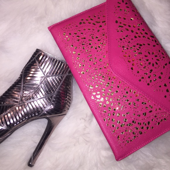 Handbags - Large Pink w/ Gold Accents Envelope Clutch
