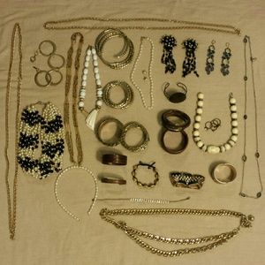 Bundle of jewerly *Firm and Final Sale*