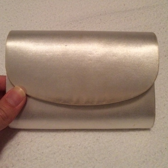 Bridal clutch