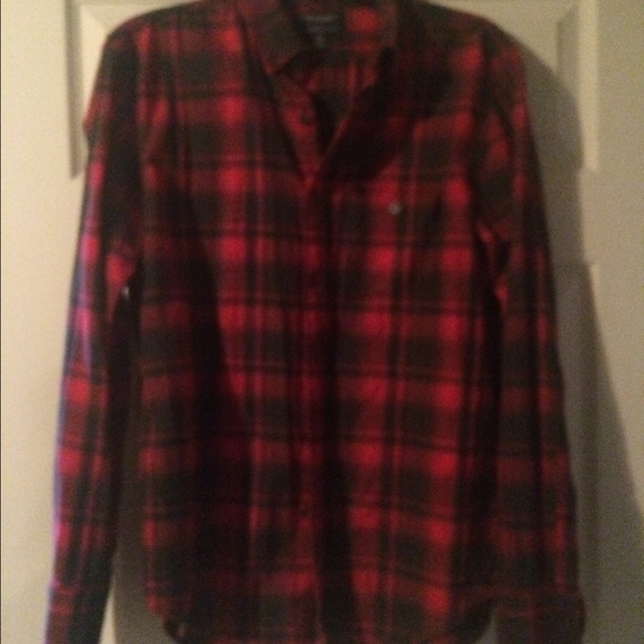 Men's med black and red plaid