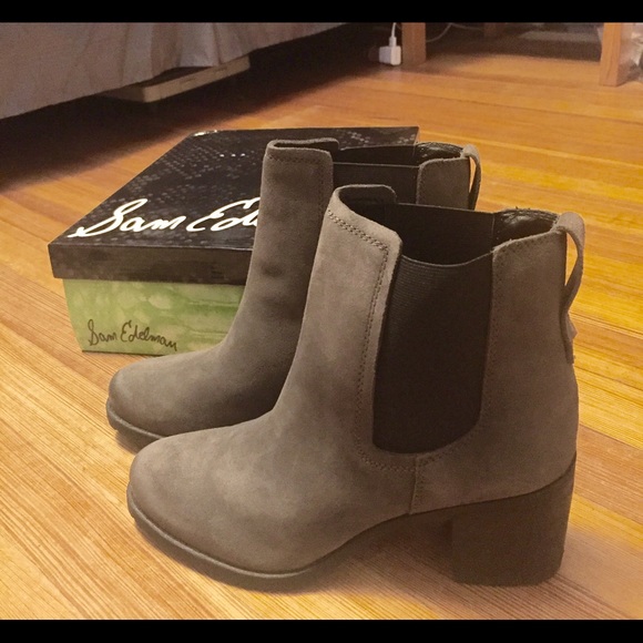 SOLD- BRAND NEW Sam Edelman Chelsea Booties - Picture 3 of 4