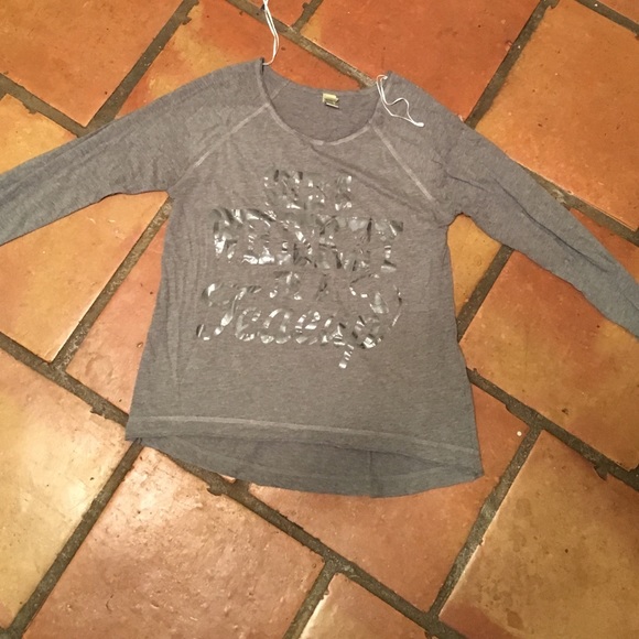 Gray long sleeve t-shirt
