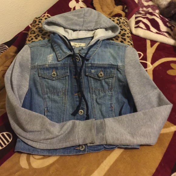 Jean jacket. - Picture 2 of 3