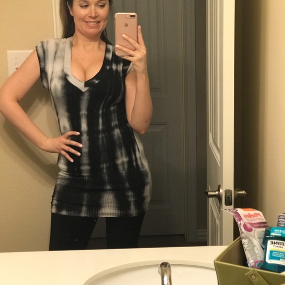 Black and white tunic - Picture 1 of 4
