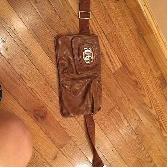Guess Pouch