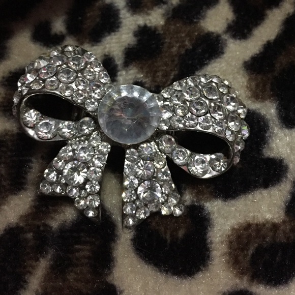 Big bow ring